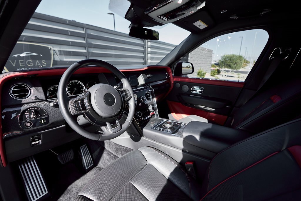 Used 2022 Rolls-Royce Cullinan Black Badge image 2