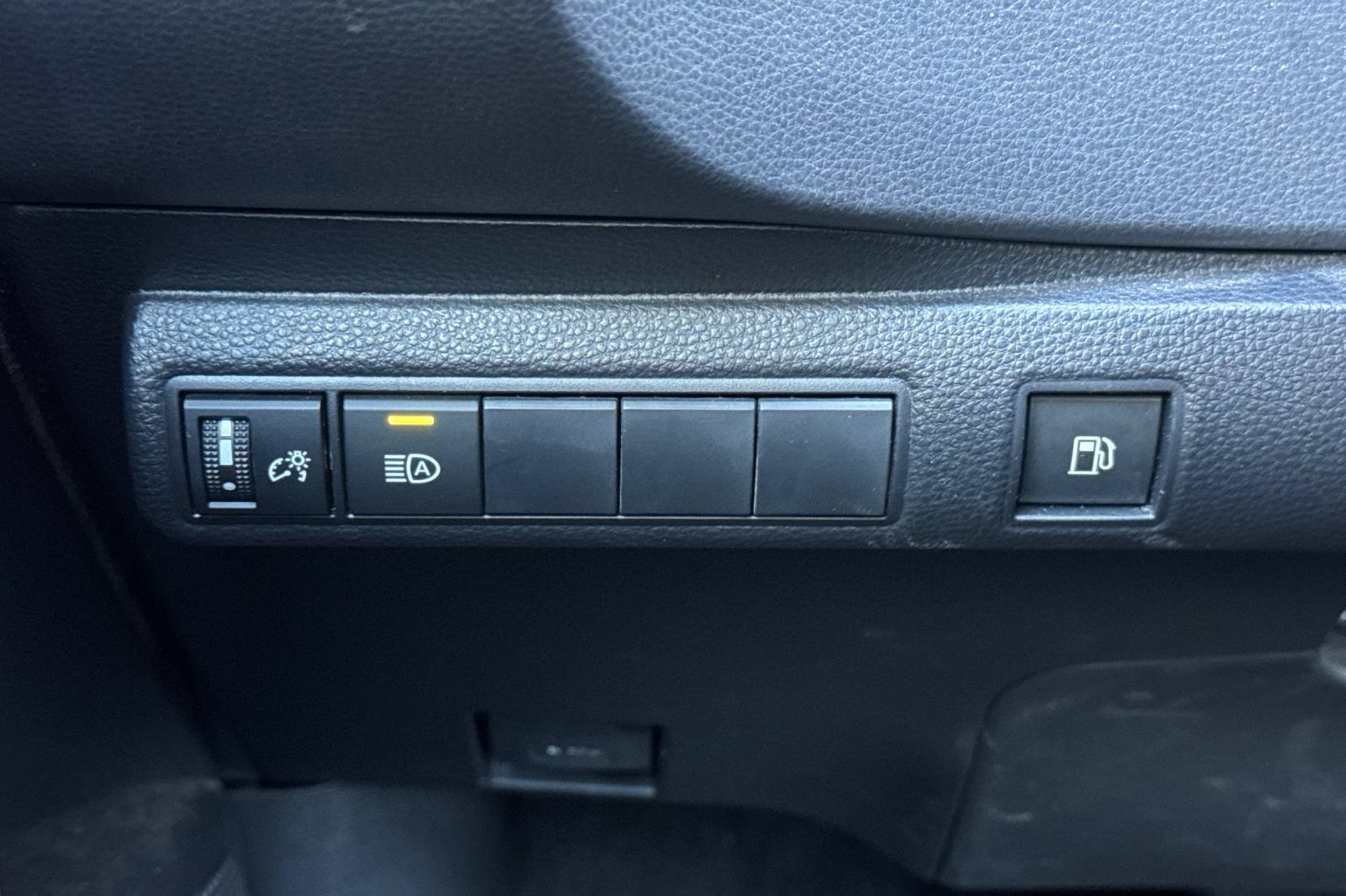 Used 2022 Toyota Corolla LE FWD image 39