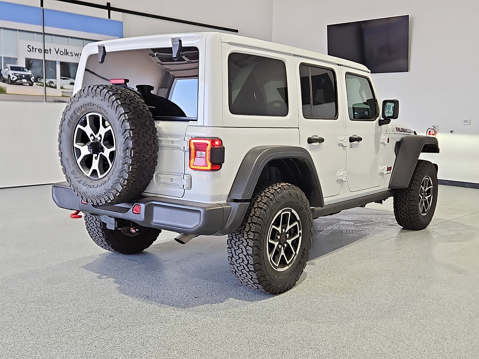 Used 2025 Jeep Wrangler Unlimited Rubicon AWD/4WD image 3
