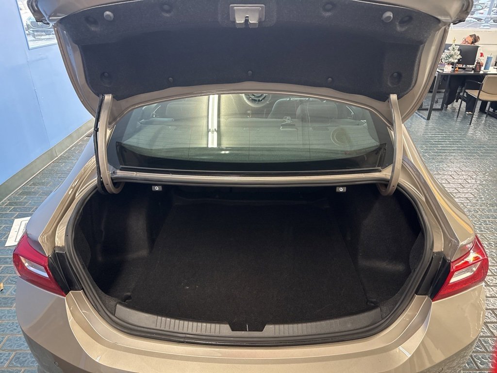 Used 2025 Chevrolet Malibu LT image 11