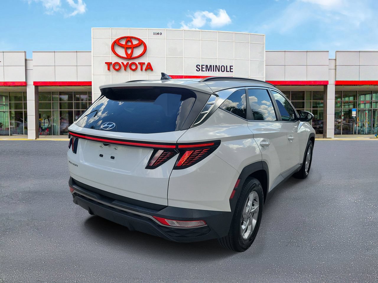 Used 2023 Hyundai Tucson SEL FWD image 3