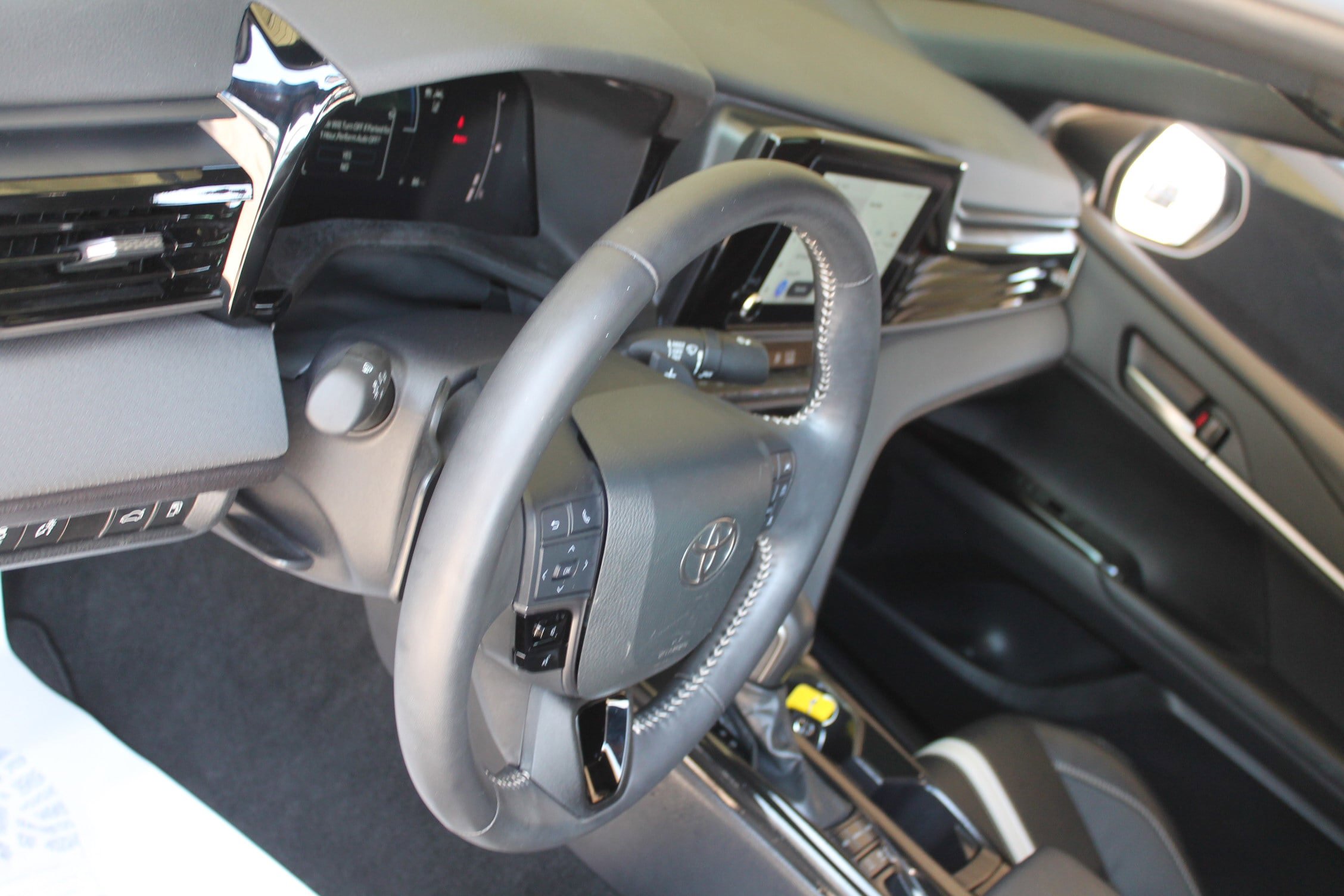 Used 2025 Toyota Camry SE FWD image 16