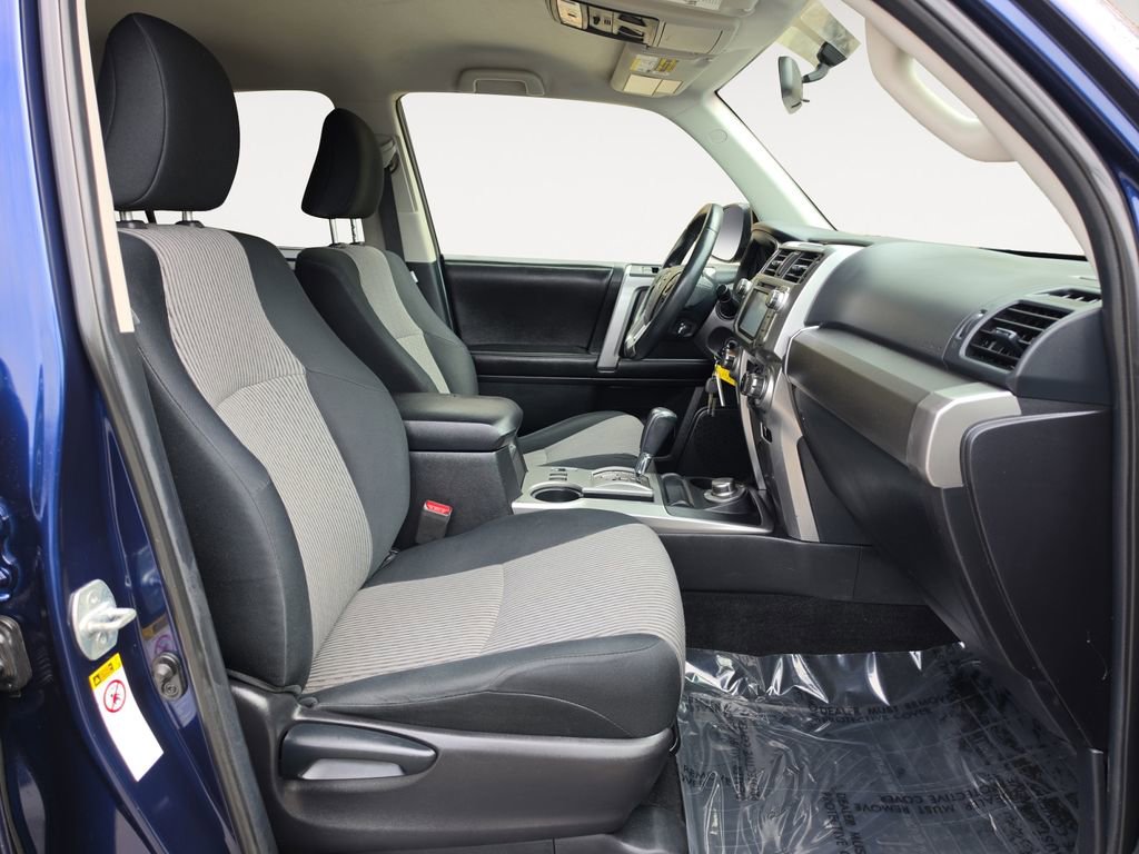 Used 2015 Toyota 4Runner SR5 AWD/4WD image 15