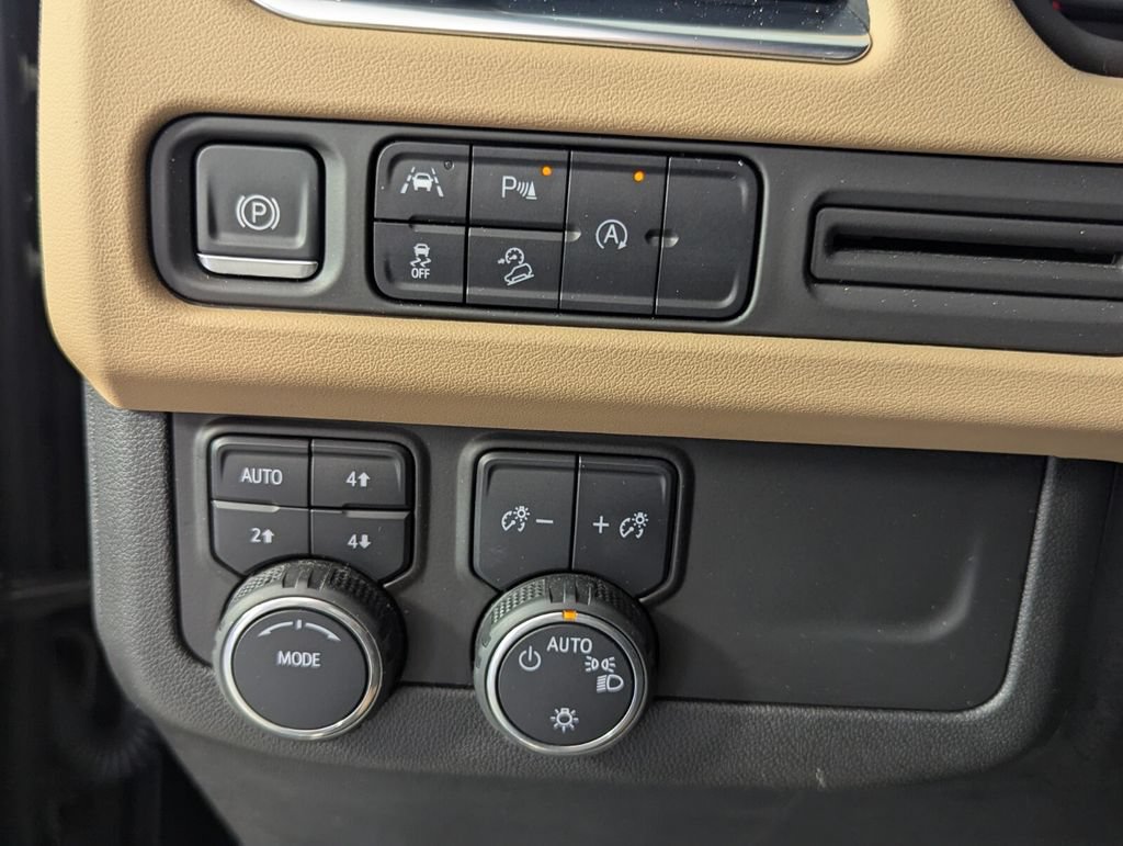 Used 2024 Chevrolet Tahoe Premier AWD/4WD image 12