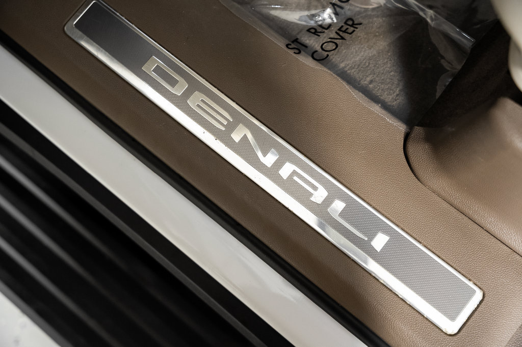 Used 2021 GMC Yukon Denali w/ Denali Premium Package RWD image 39