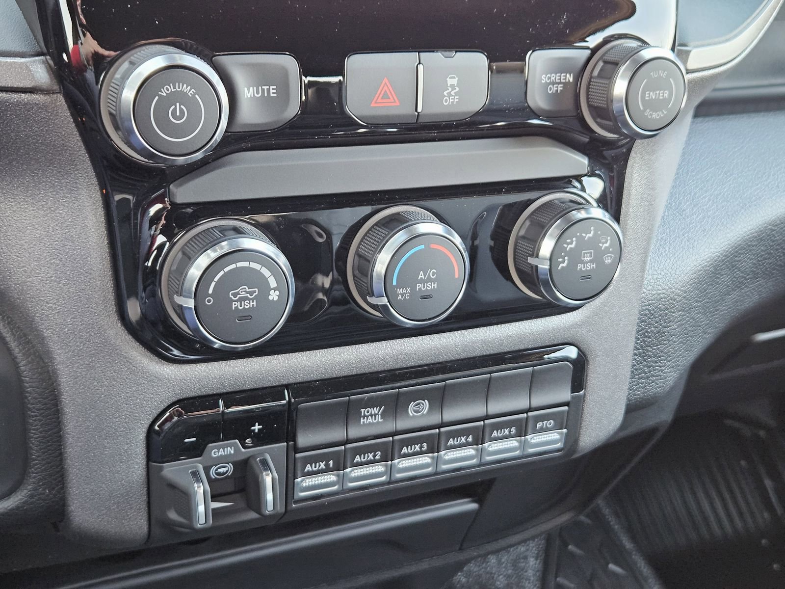 New 2026 RAM 5500 Tradesman w/ Chrome Appearance Group image 19