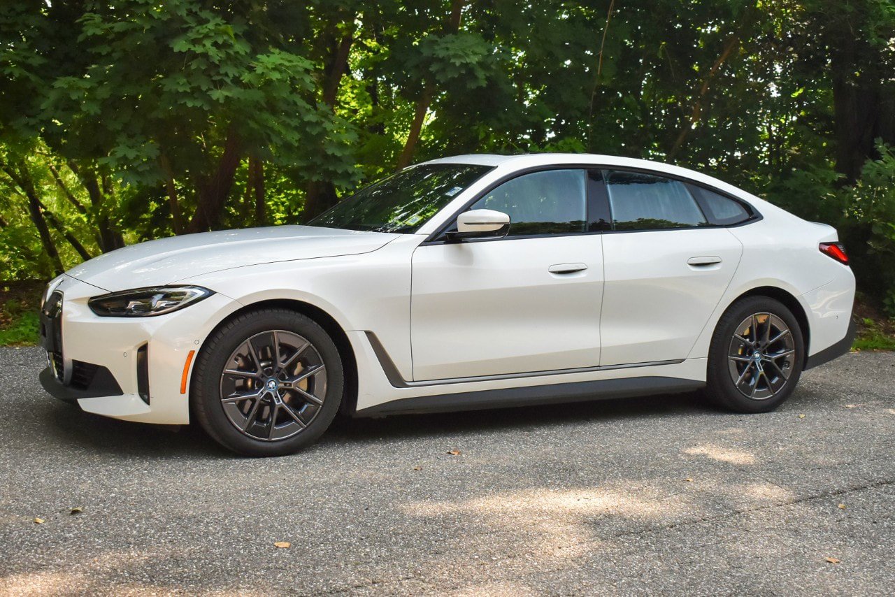 Used 2023 BMW i4 eDrive35 w/ Premium Package RWD image 4