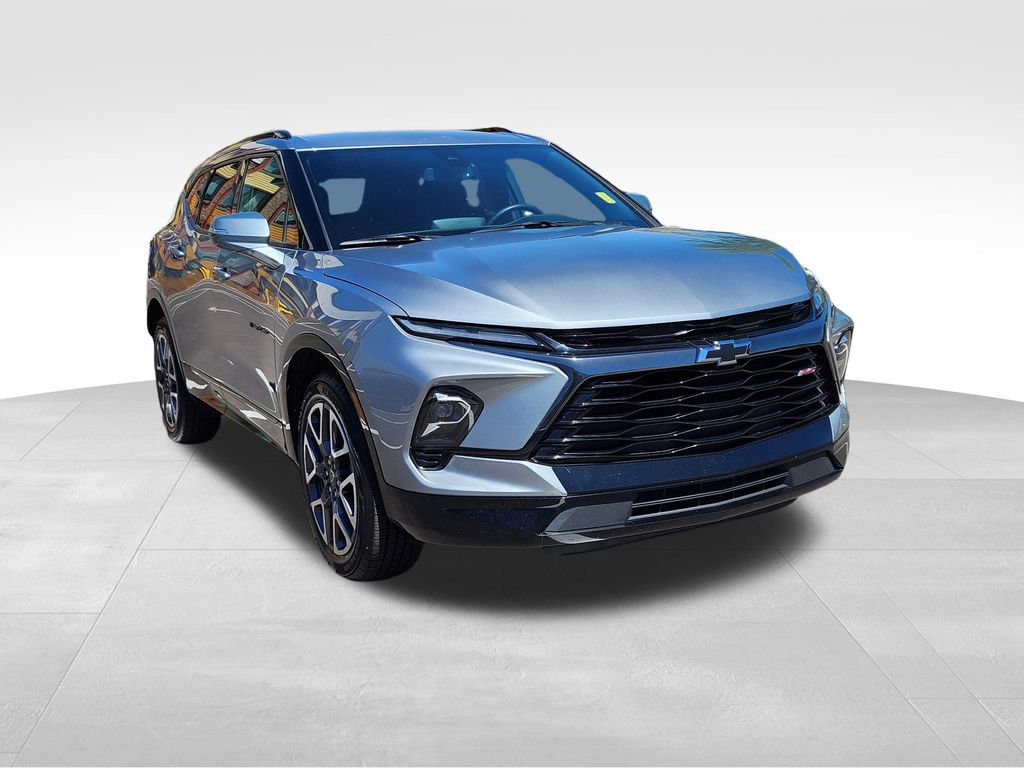 Used 2025 Chevrolet Blazer RS FWD image 3