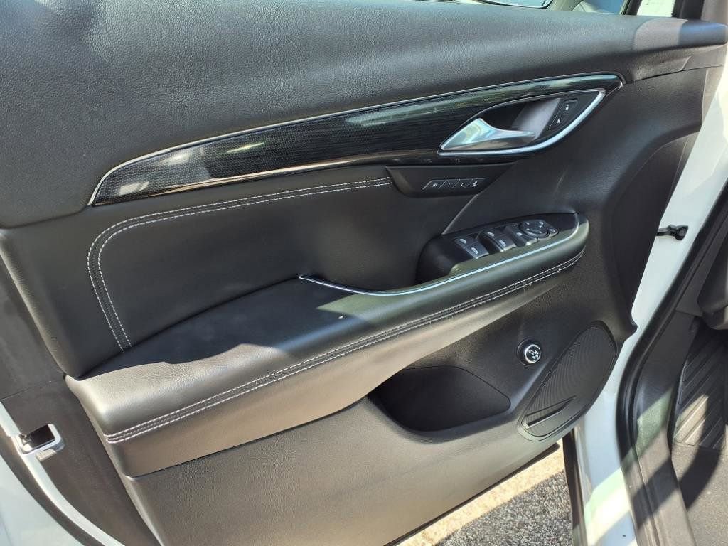 Certified 2021 Buick Envision Essence w/ Sport Touring Package image 10