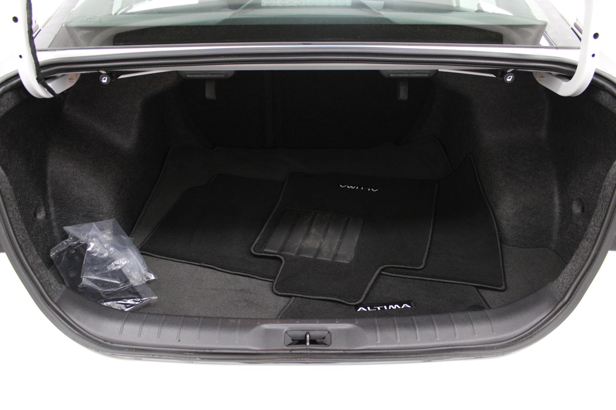Used 2025 Nissan Altima 2.5 S FWD image 19