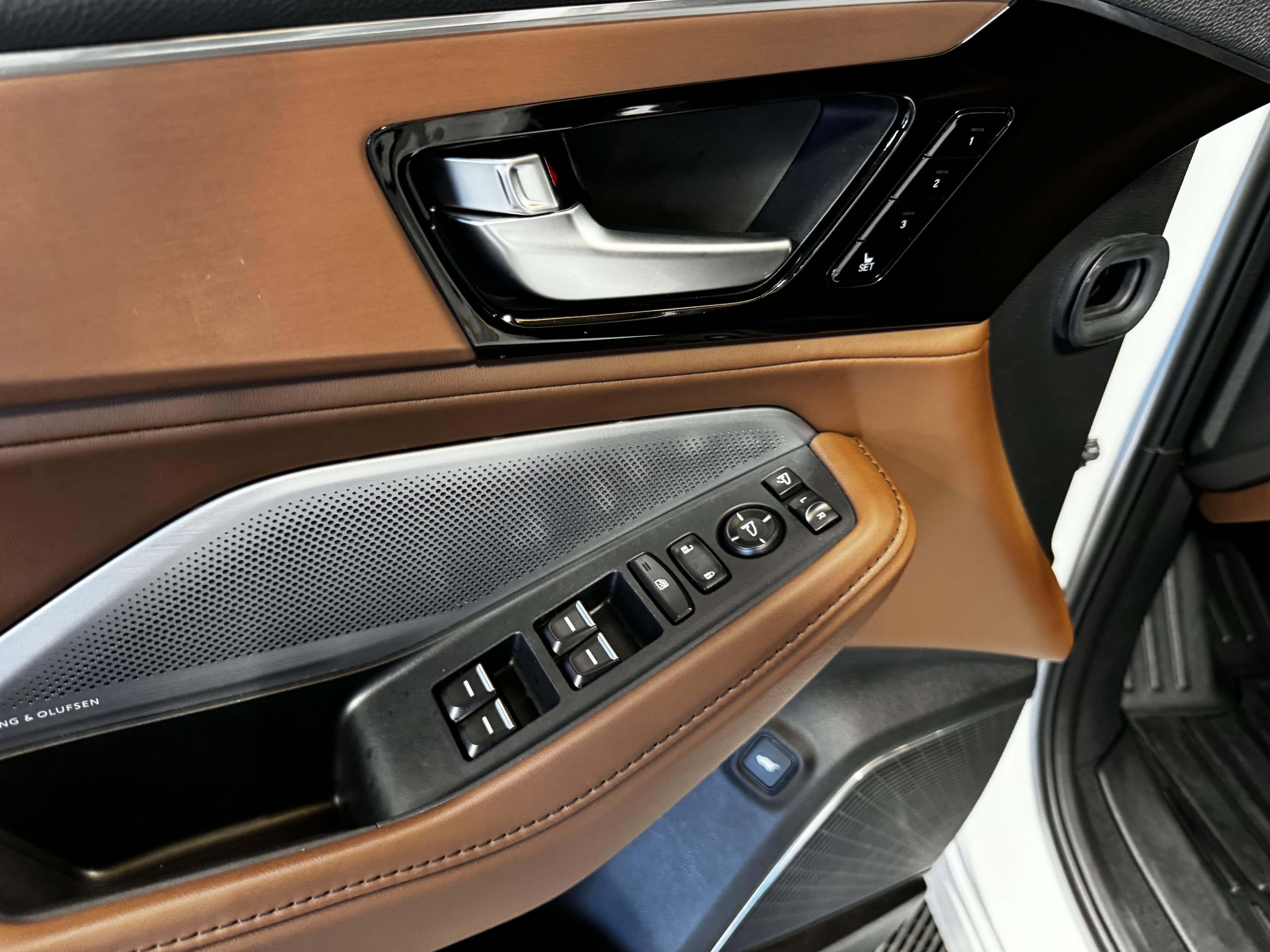 Certified 2025 Acura MDX w/ Technology Package FWD image 36