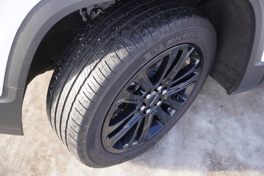 Certified 2023 GMC Acadia SLE w/ Driver Convenience Package image 14