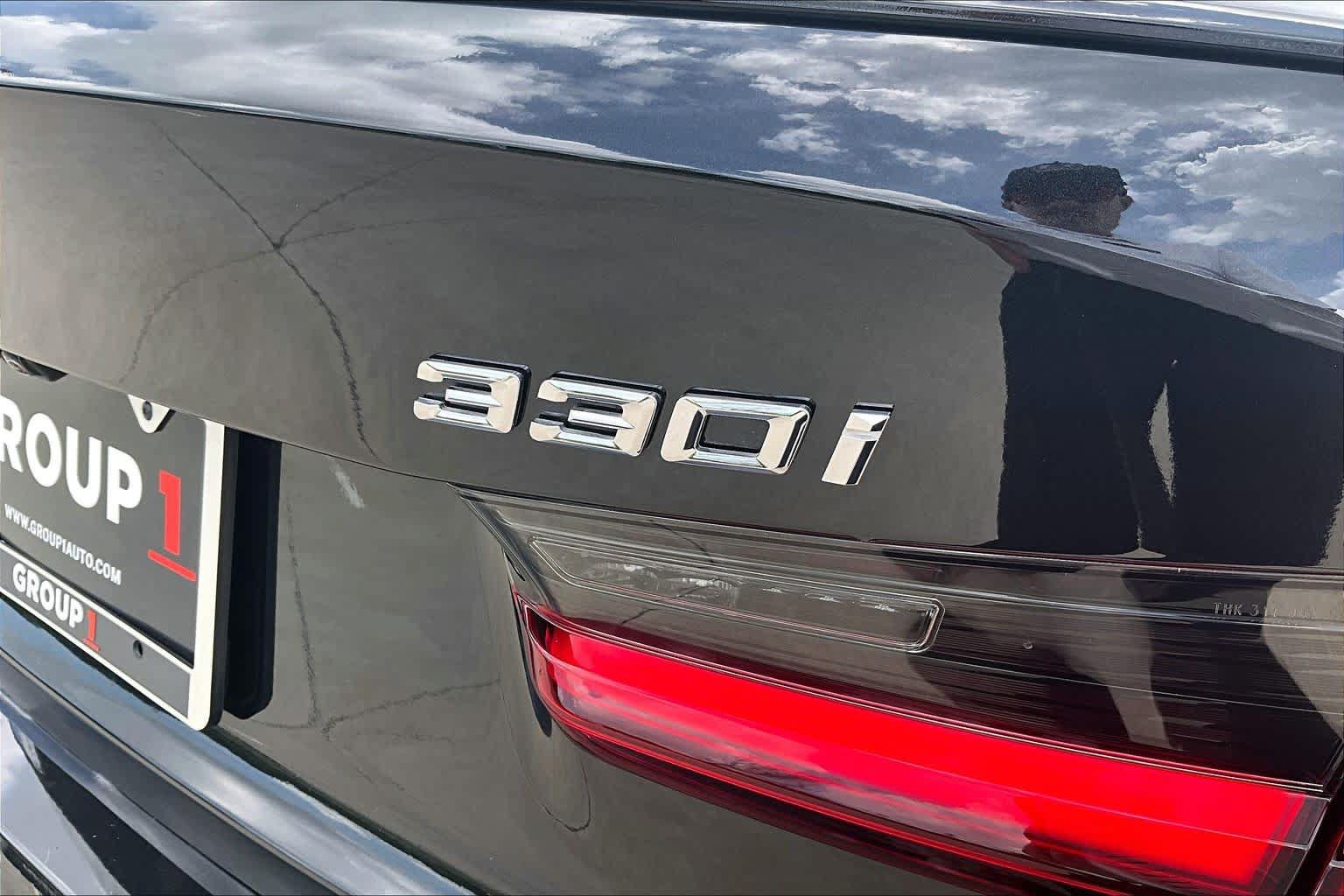 Used 2023 BMW 330i Sedan w/ M Sport Package RWD image 9