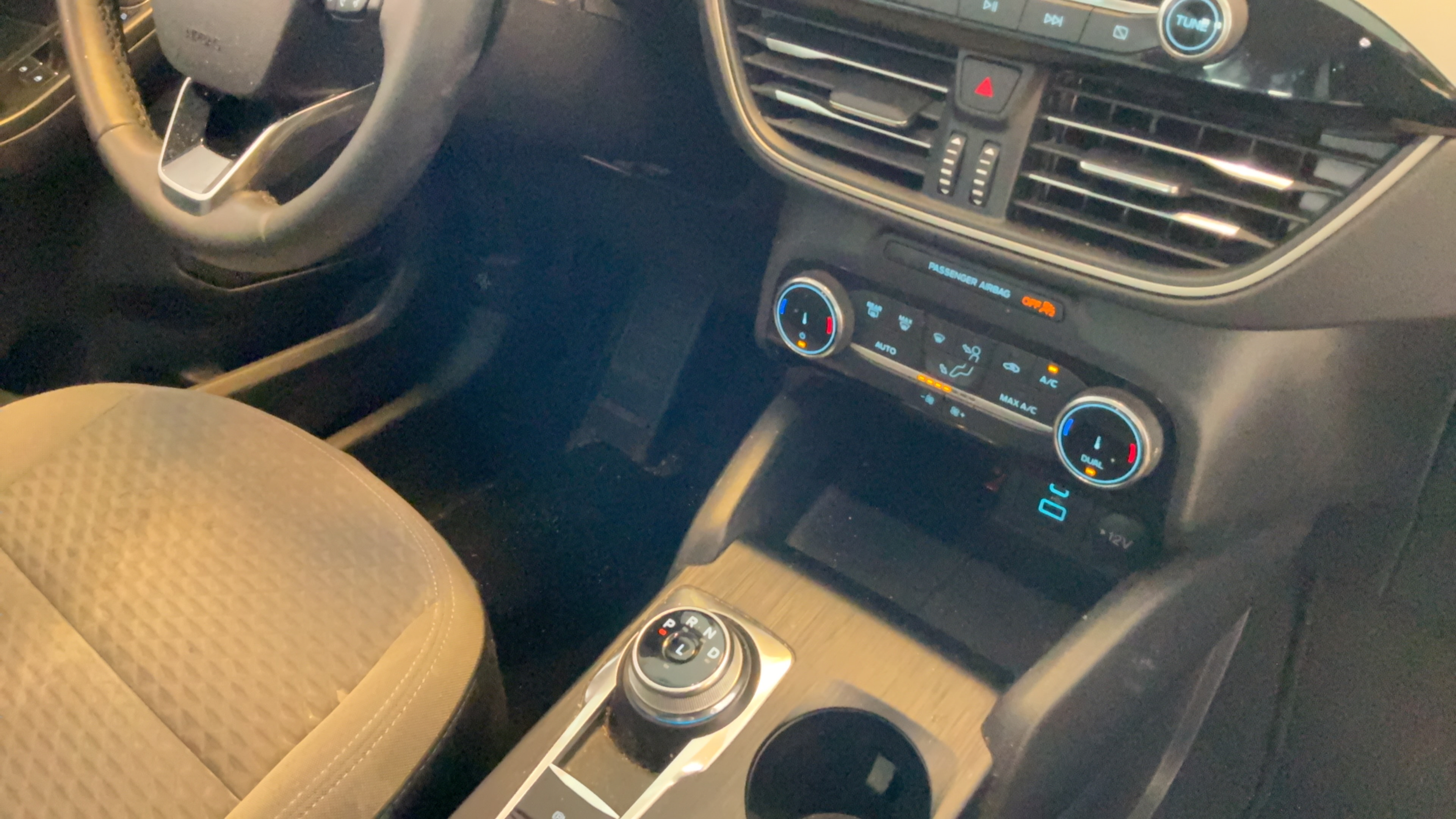 Used 2022 Ford Escape SE w/ SE Sport Appearance Package FWD image 32