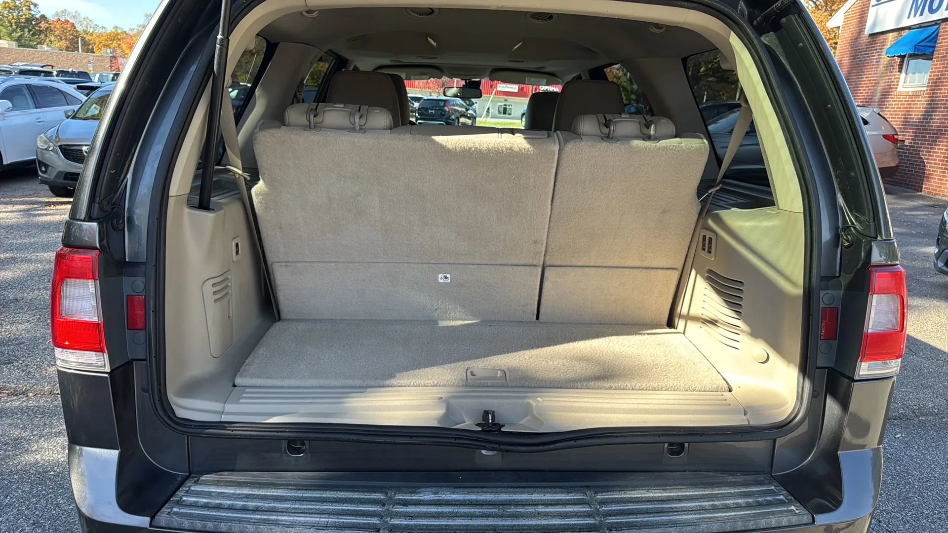 Used 2015 Lincoln Navigator 4WD image 14