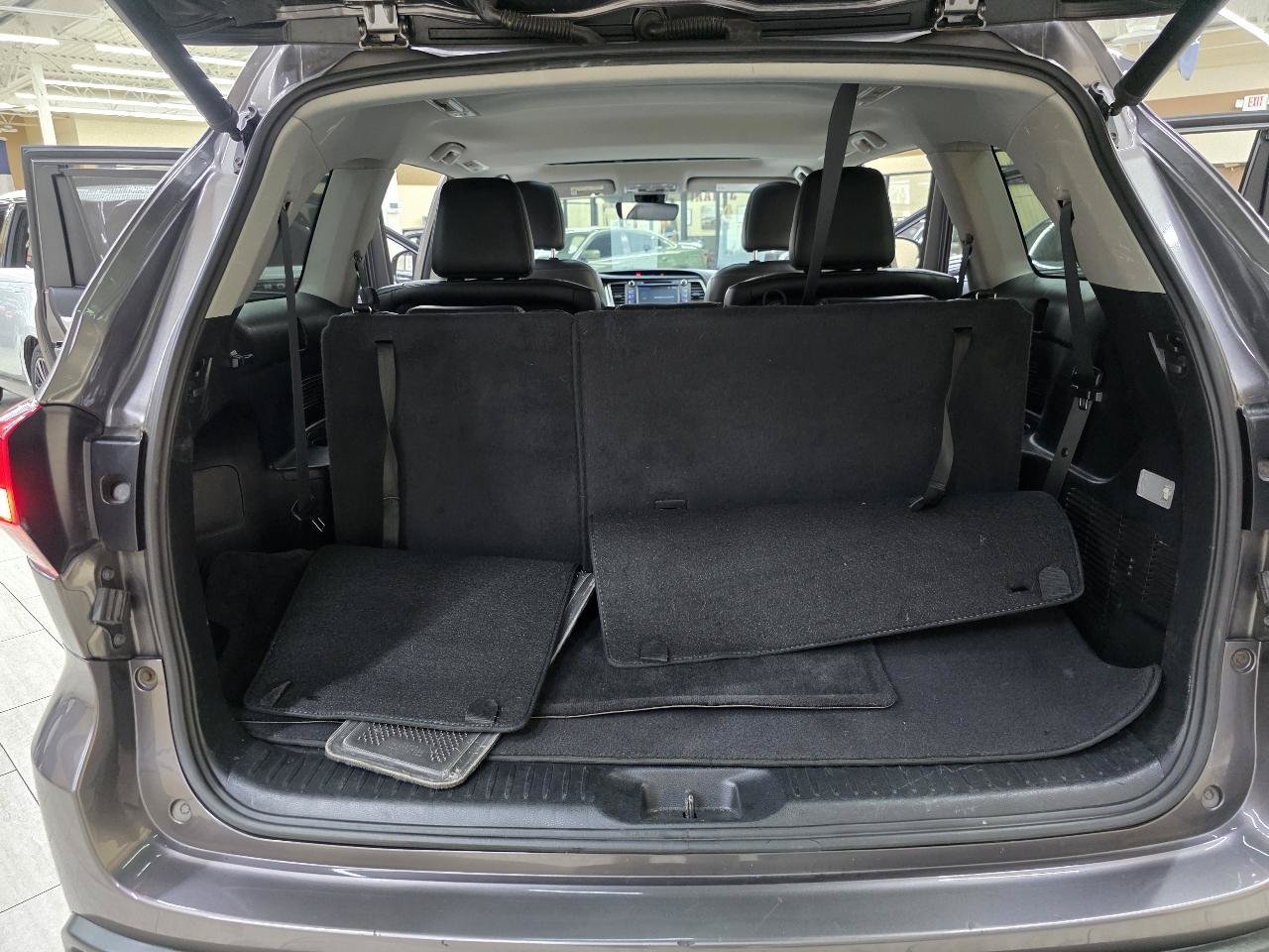 Used 2017 Toyota Highlander SE FWD image 13