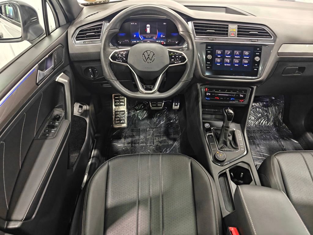 Used 2024 Volkswagen Tiguan SE R-Line image 4