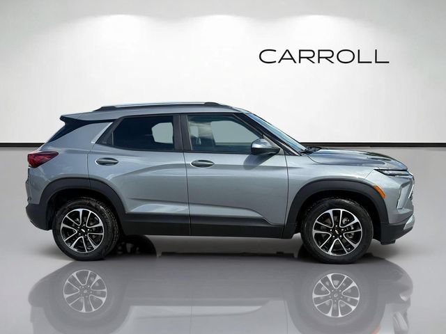 Used 2025 Chevrolet TrailBlazer LT w/ Driver Confidence Package FWD image 2