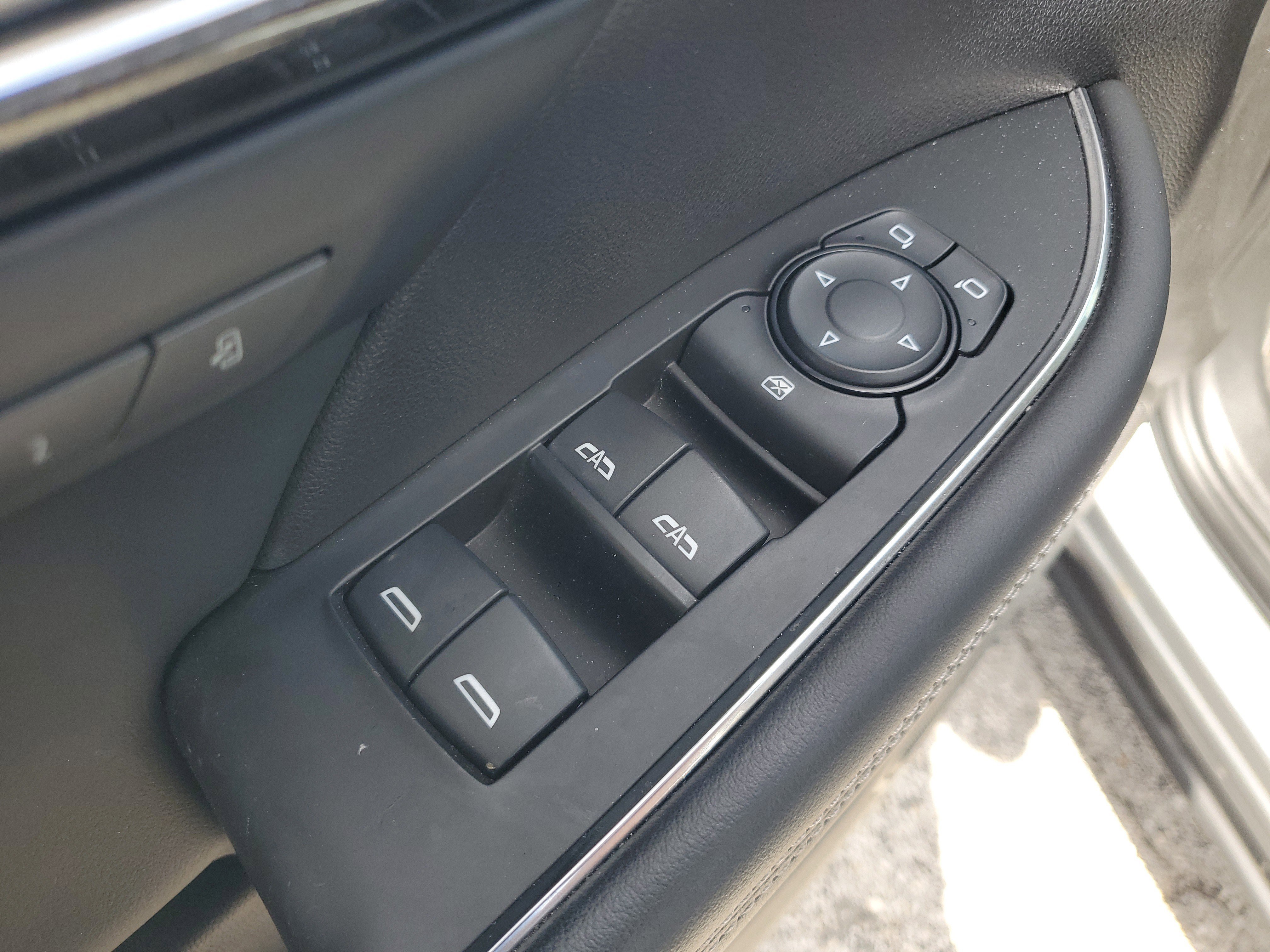 Used 2023 Buick Envision Essence FWD image 11