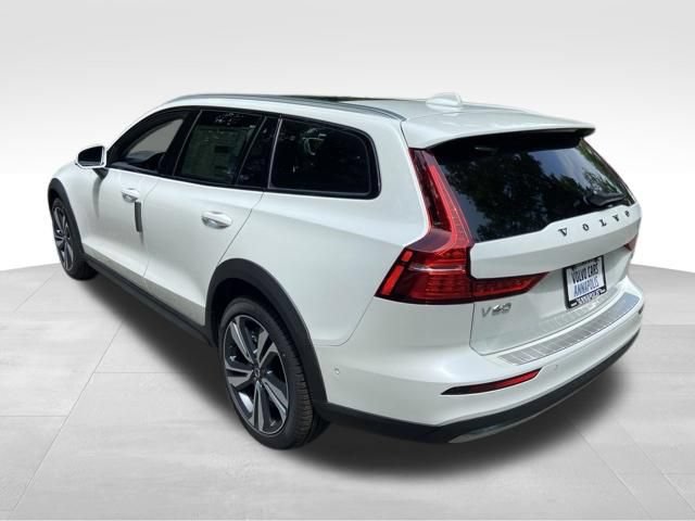 New 2026 Volvo V60 B5 Cross Country Plus w/ Protection Package Premier AWD/4WD image 5
