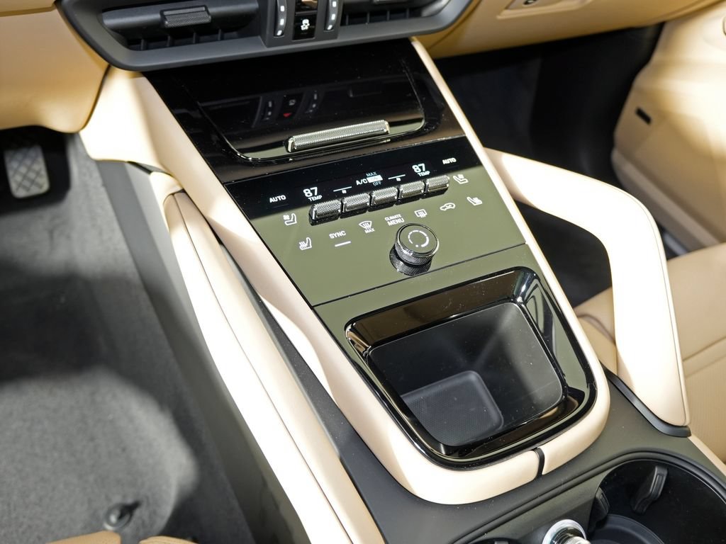 Certified 2026 Porsche Cayenne AWD/4WD image 30