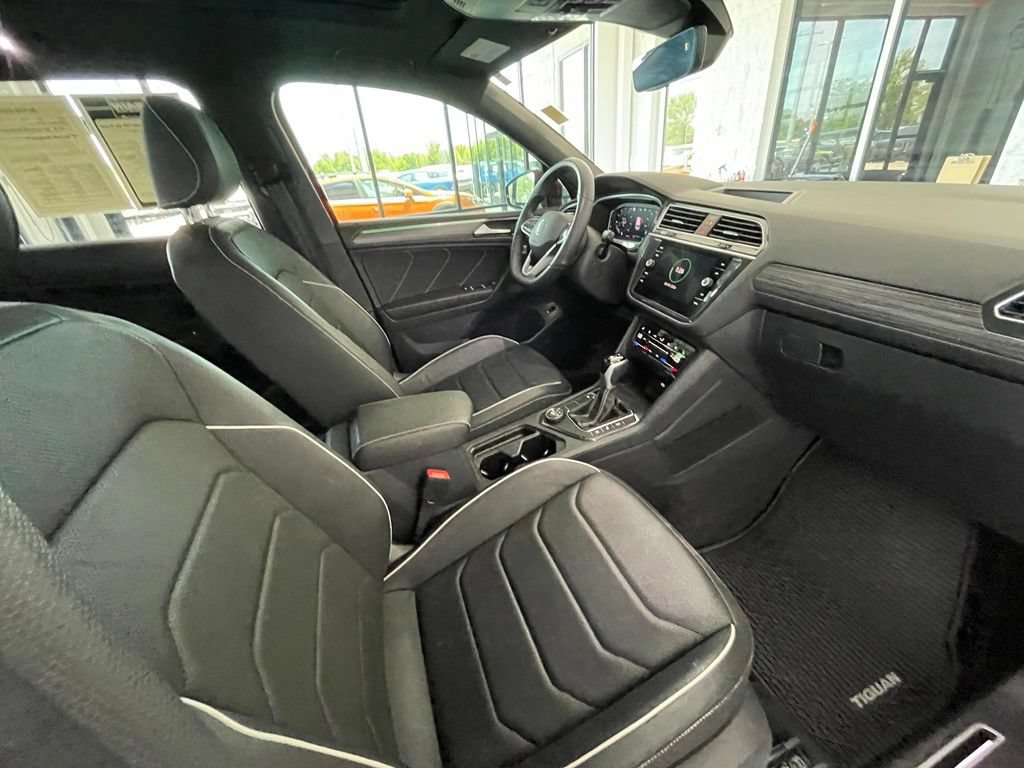 Used 2024 Volkswagen Tiguan SEL R-Line AWD/4WD image 27