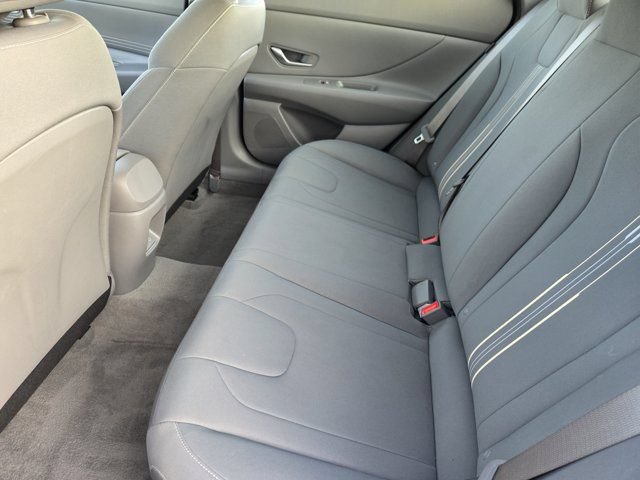 Certified 2025 Hyundai Elantra SEL FWD image 30