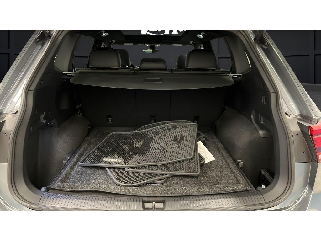 Used 2024 Volkswagen Tiguan SE R-Line AWD/4WD image 27