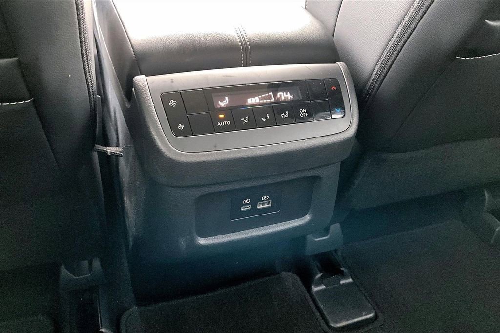 Used 2025 Nissan Pathfinder SL image 31
