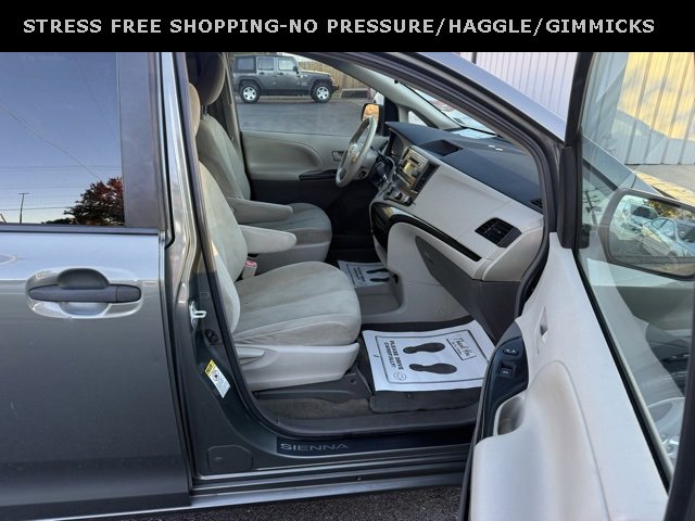 Used 2012 Toyota Sienna image 29