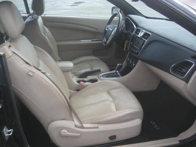 Used 2011 Chrysler 200 Limited FWD image 34
