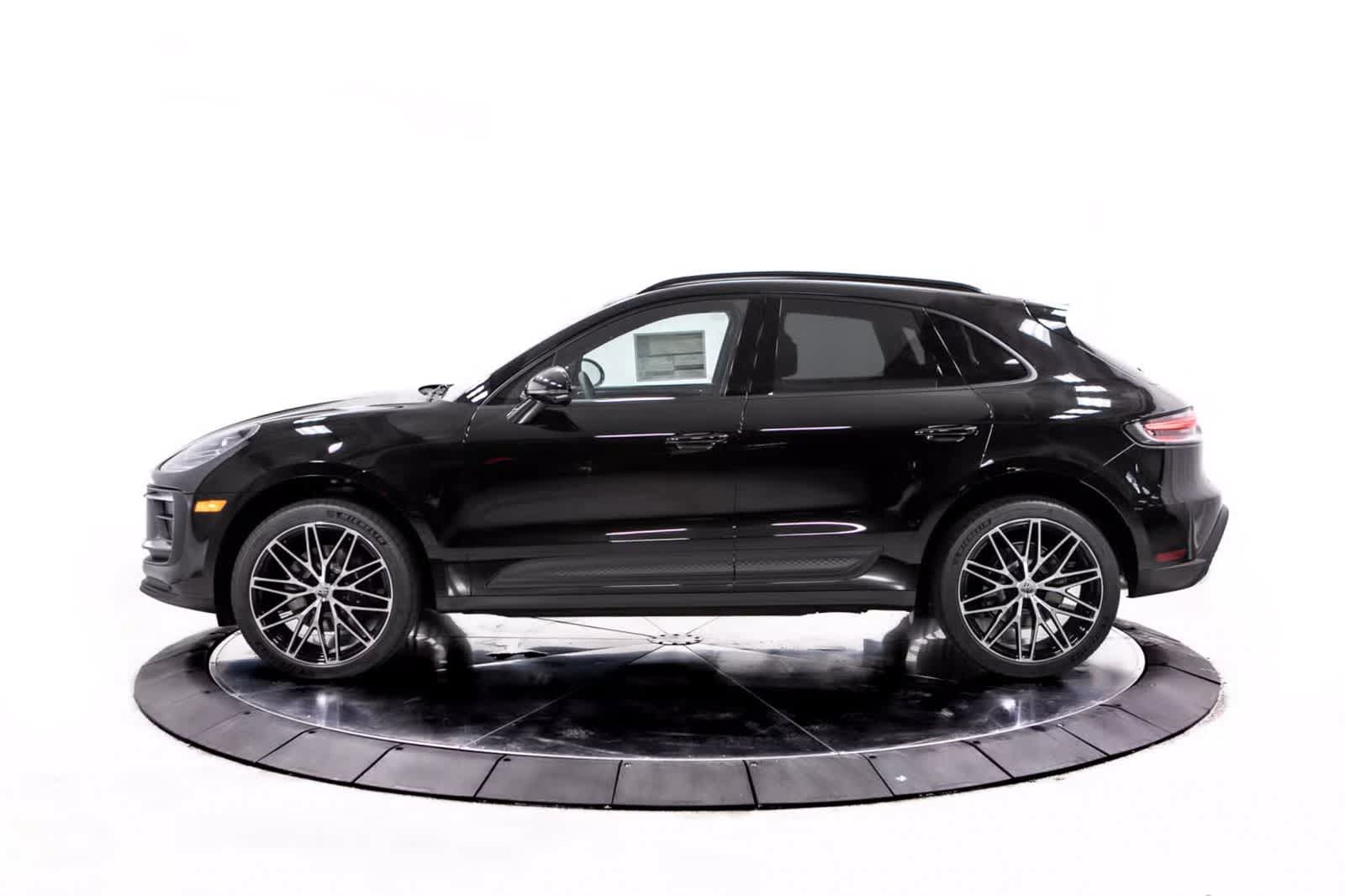 Used 2026 Porsche Macan AWD/4WD image 2