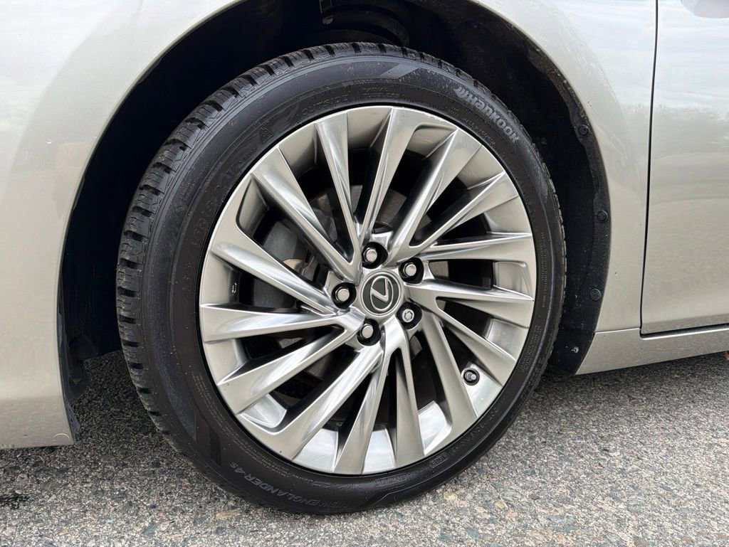 Used 2019 Lexus ES 350 Ultra Luxury w/ Accessory Package 2 FWD image 9
