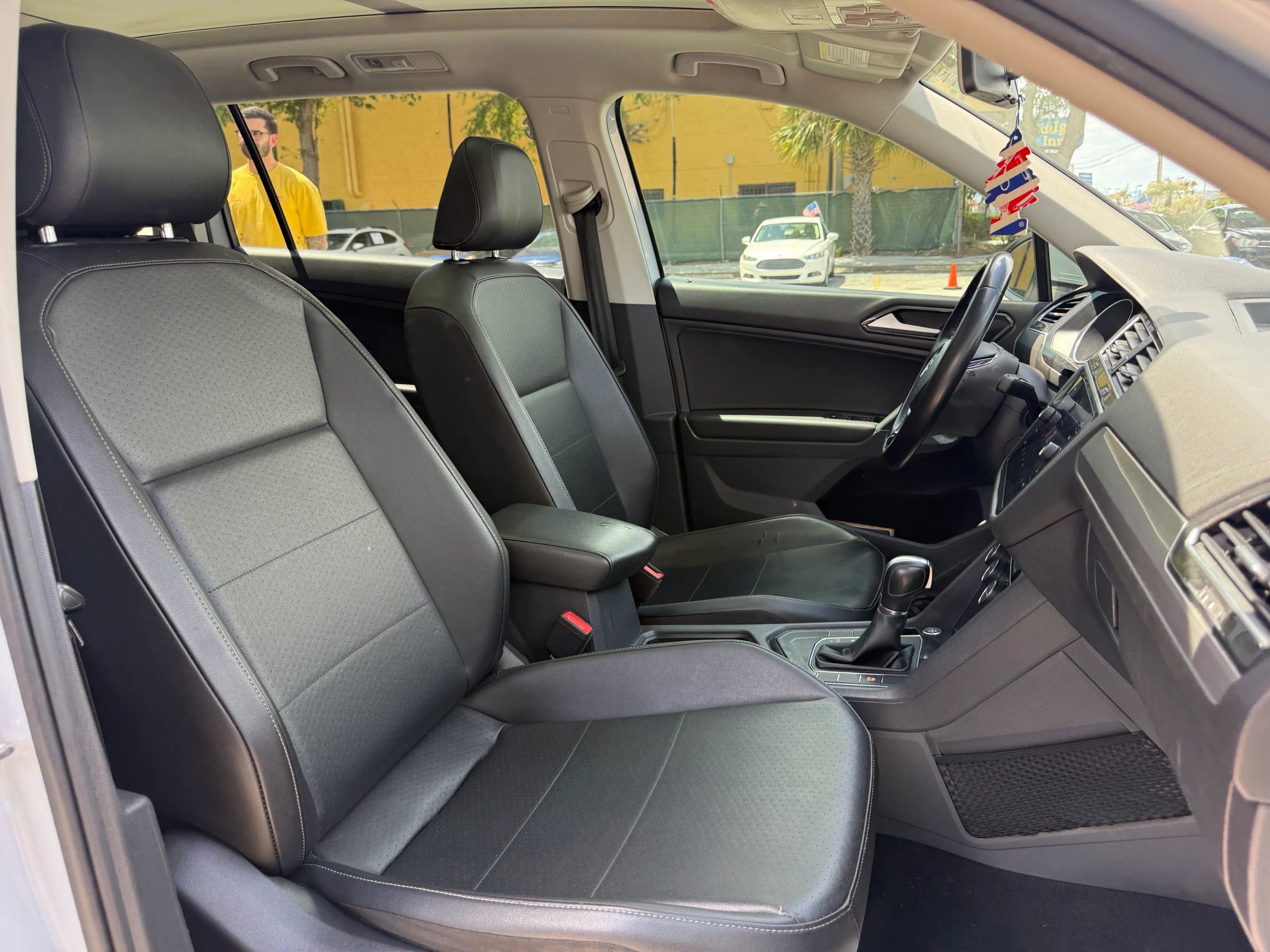 Used 2018 Volkswagen Tiguan SE w/ Panoramic Sunroof Package FWD image 19