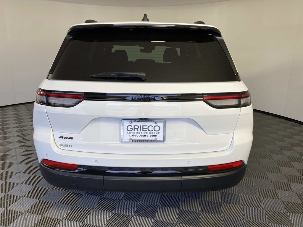 Used 2025 Jeep Grand Cherokee Altitude AWD/4WD image 7