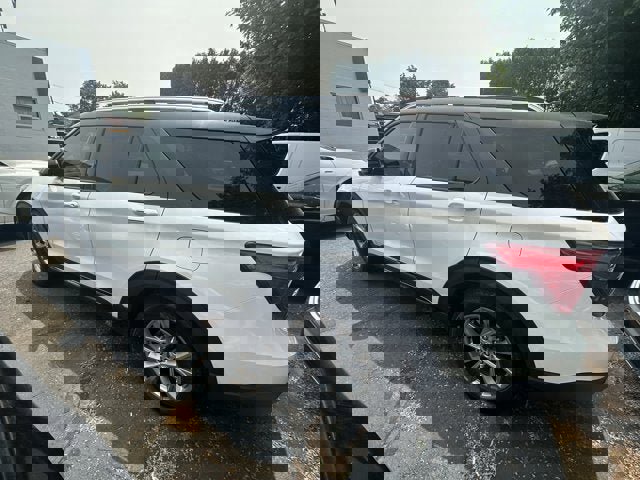 Used 2022 Ford Explorer Limited w/ Equipment Group 301A image 7