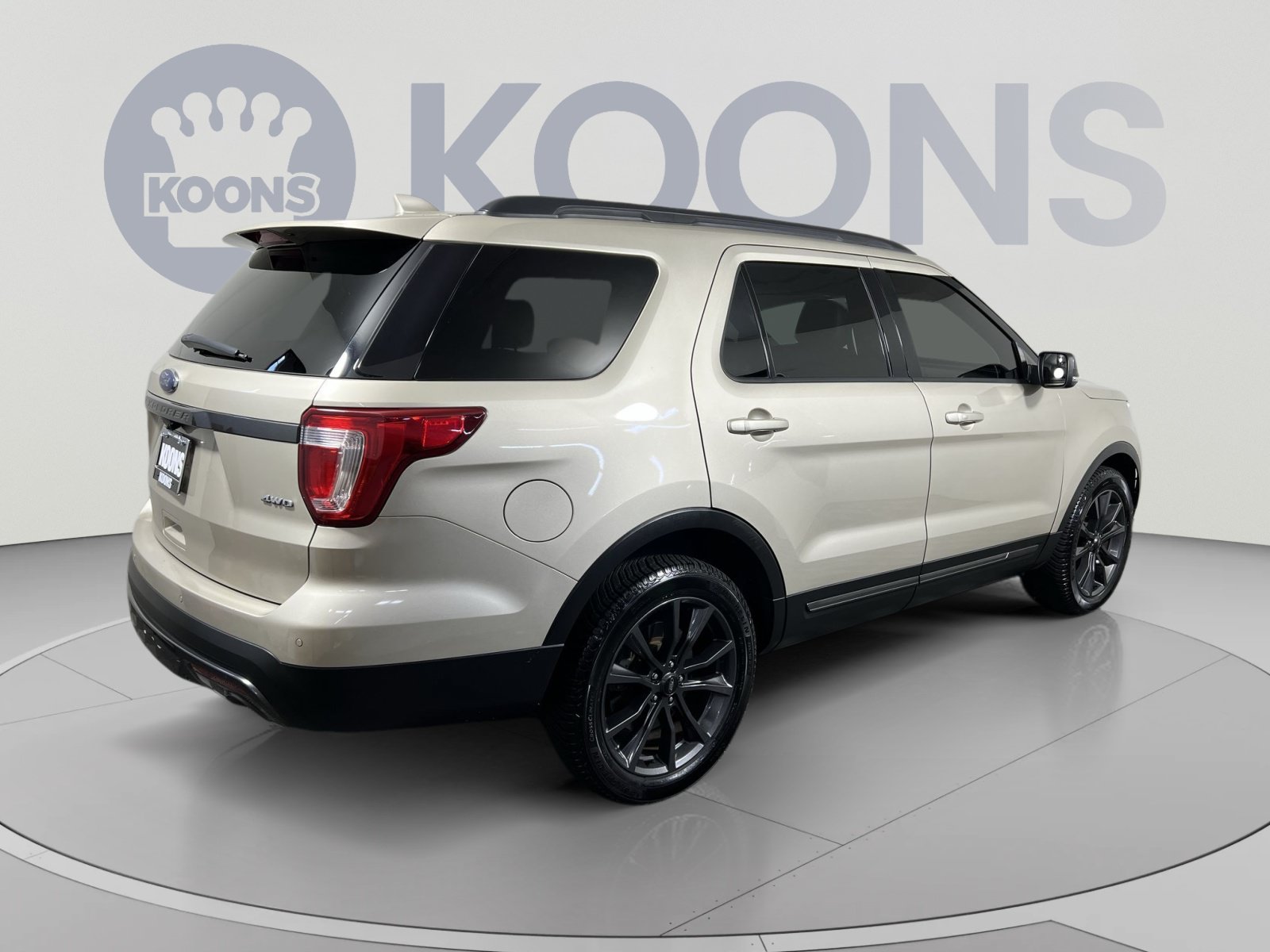 Used 2017 Ford Explorer XLT w/ Equipment Group 202A AWD/4WD image 11