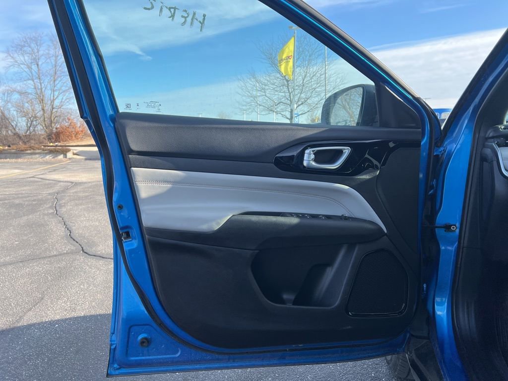 Used 2025 Jeep Compass Limited image 8