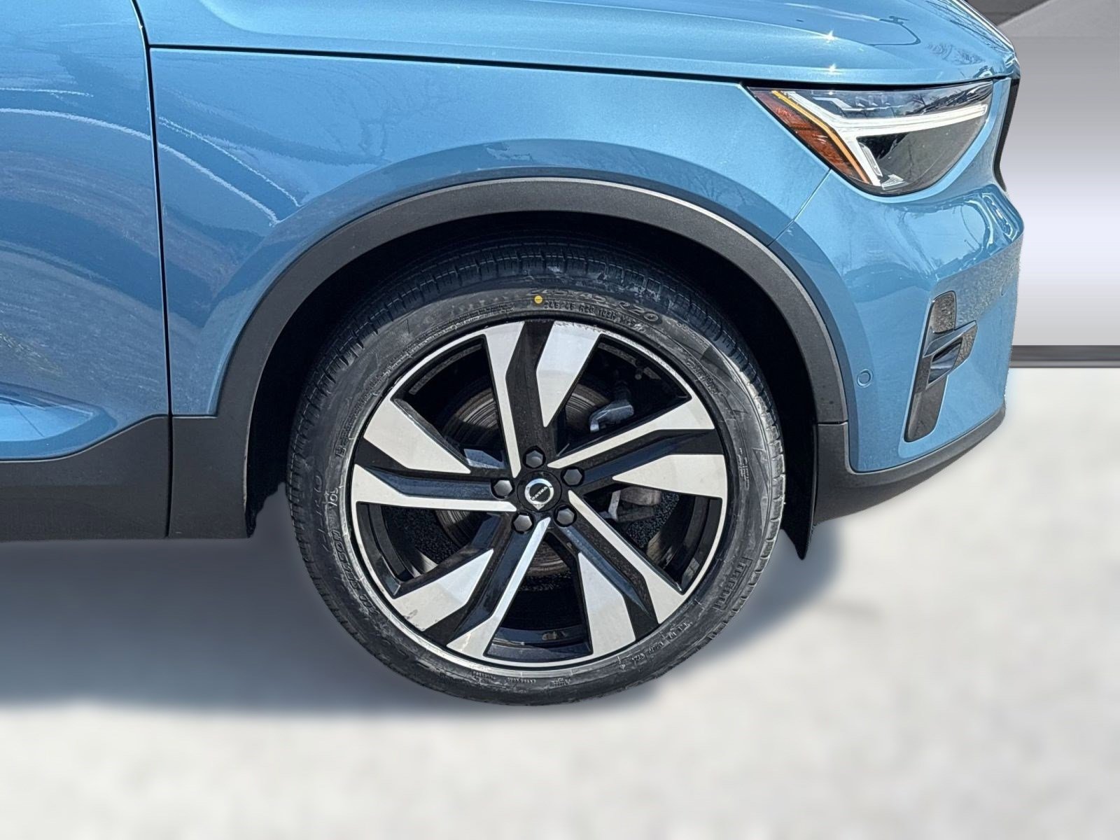 Certified 2023 Volvo XC40 B5 Plus w/ Driver Assist Package image 12