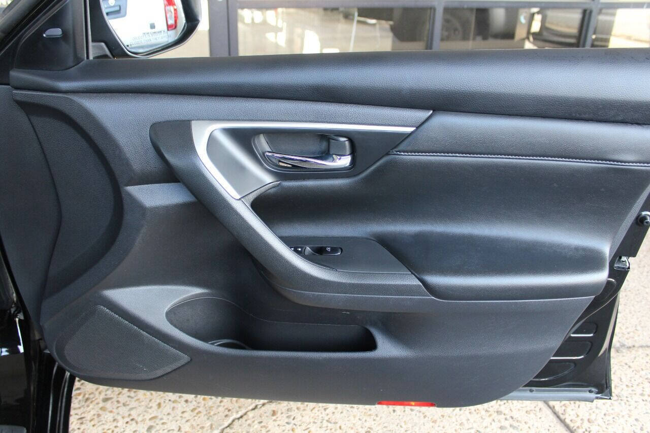 Used 2017 Nissan Altima 2.5 SL w/ Technology Package FWD image 10