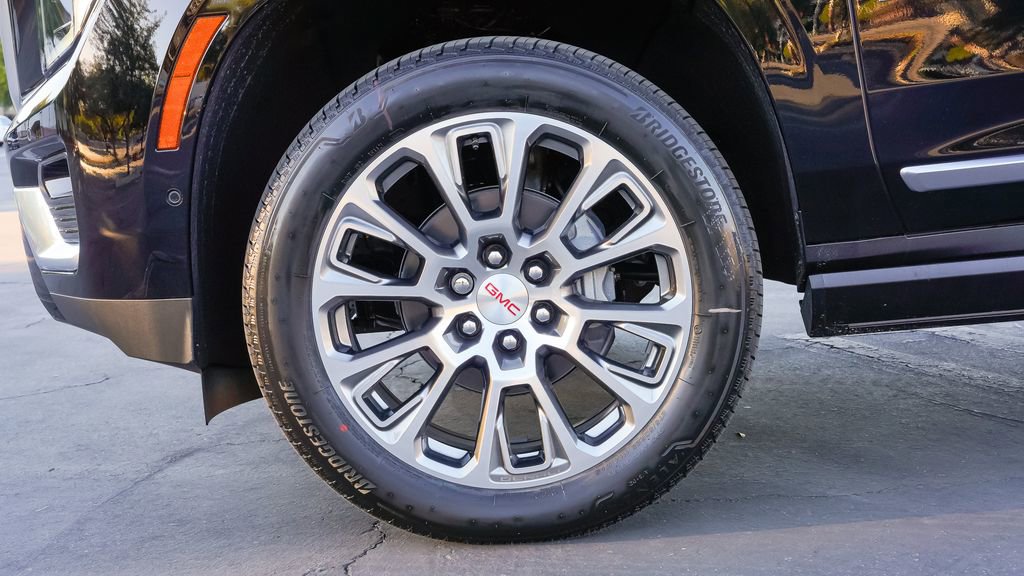 New 2026 GMC Yukon Denali w/ Denali Reserve Package image 9