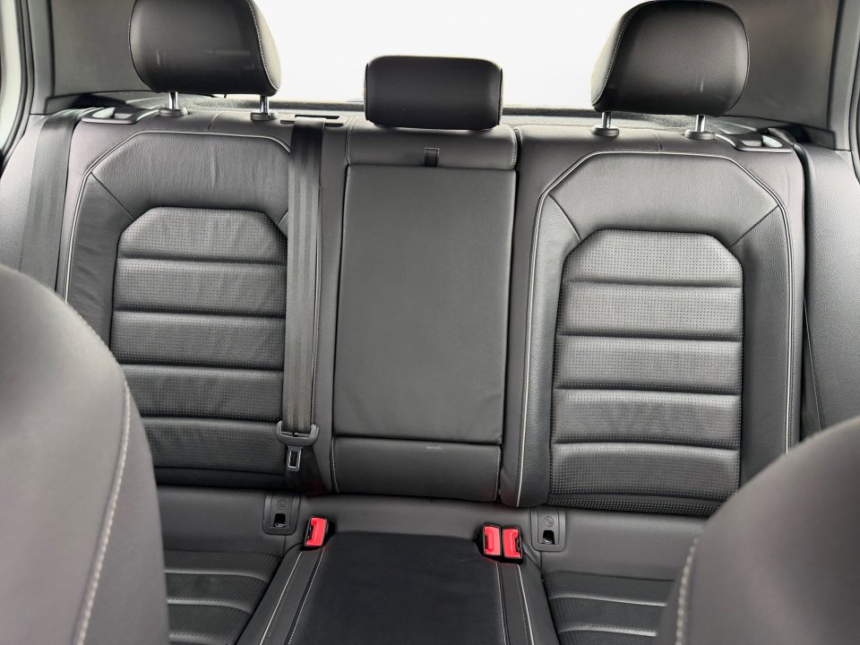 Used 2019 Volkswagen Golf R 4-Door image 15