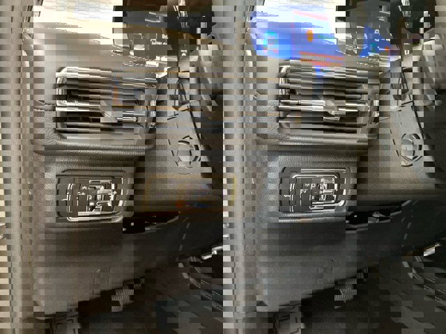 New 2025 Lincoln Corsair AWD w/ Equipment Group 101A image 17