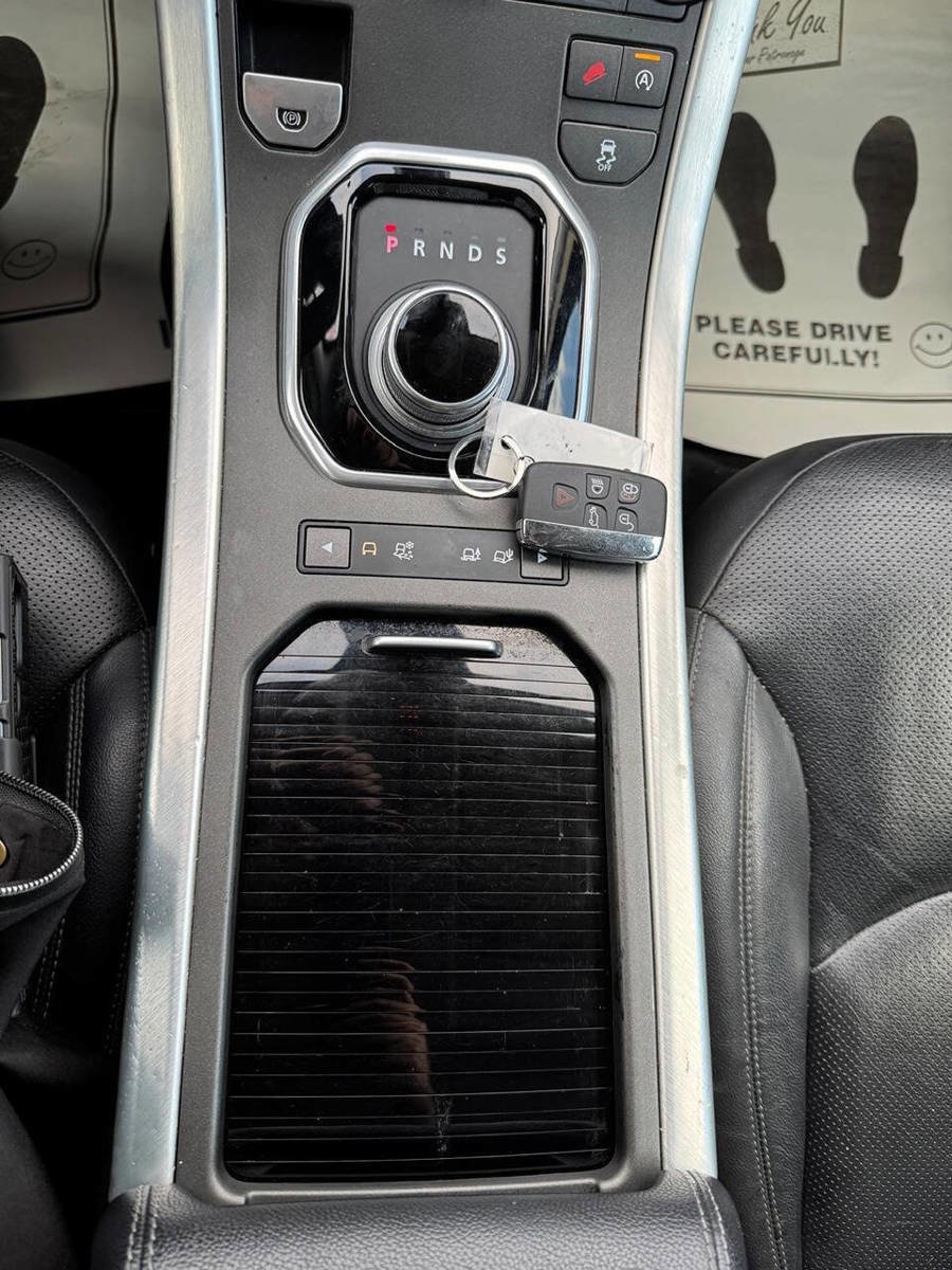 Used 2017 Jaguar F-PACE Premium image 28