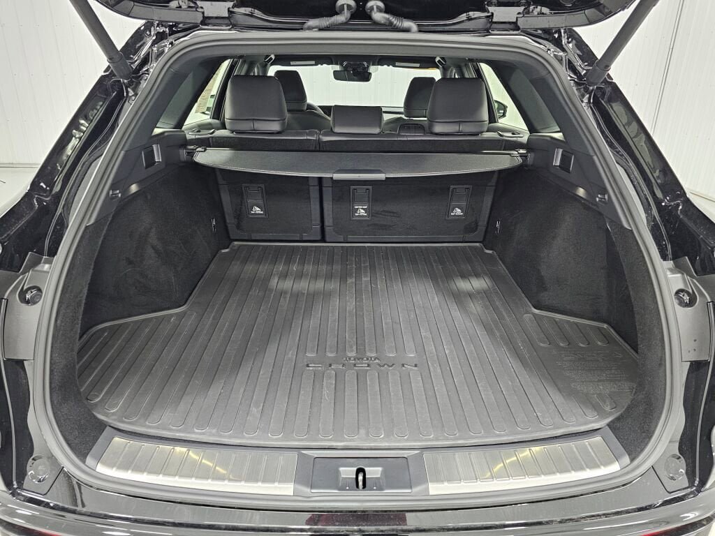 Used 2025 Toyota Crown Signia AWD/4WD image 16