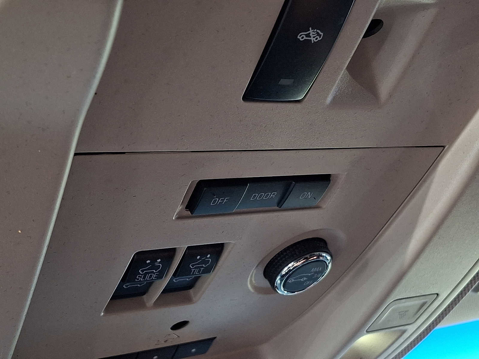 Used 2017 Cadillac Escalade Premium Luxury image 25