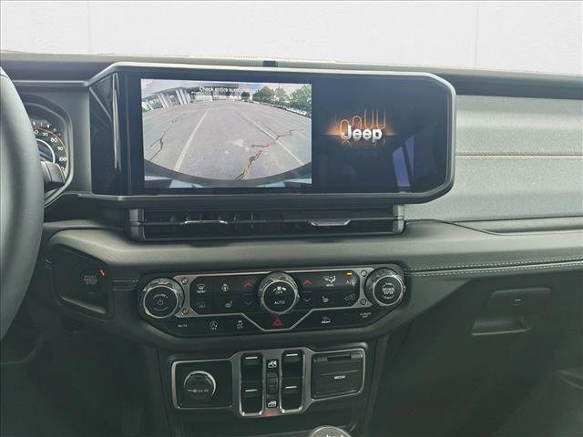 Used 2024 Jeep Wrangler Sahara image 10