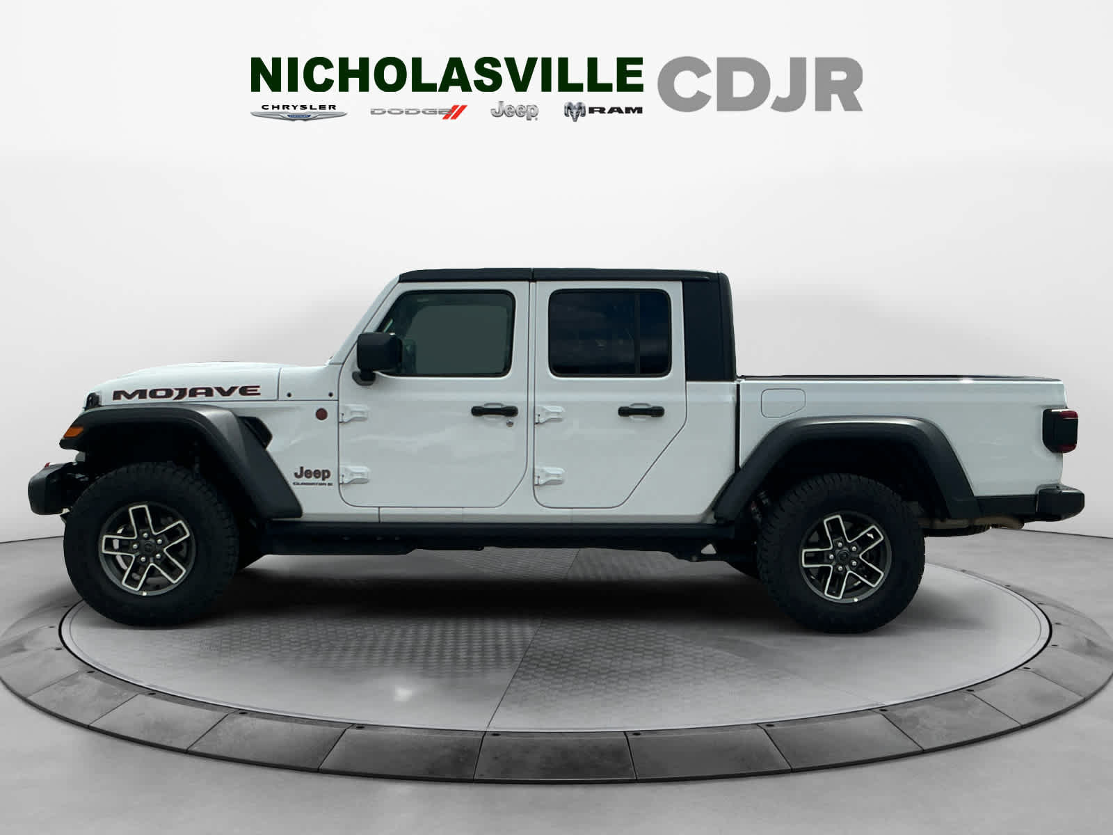 Used 2026 Jeep Gladiator Mojave AWD/4WD image 2