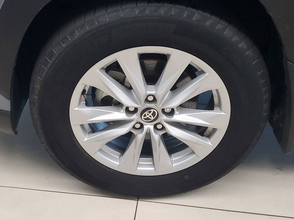 Used 2024 Toyota Corolla Cross LE image 4