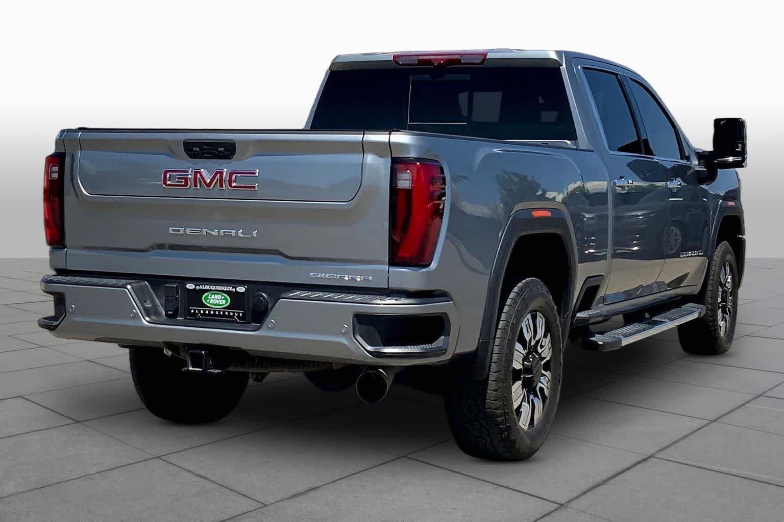 Used 2025 GMC Sierra 2500 Denali w/ Denali Reserve Package AWD/4WD image 12